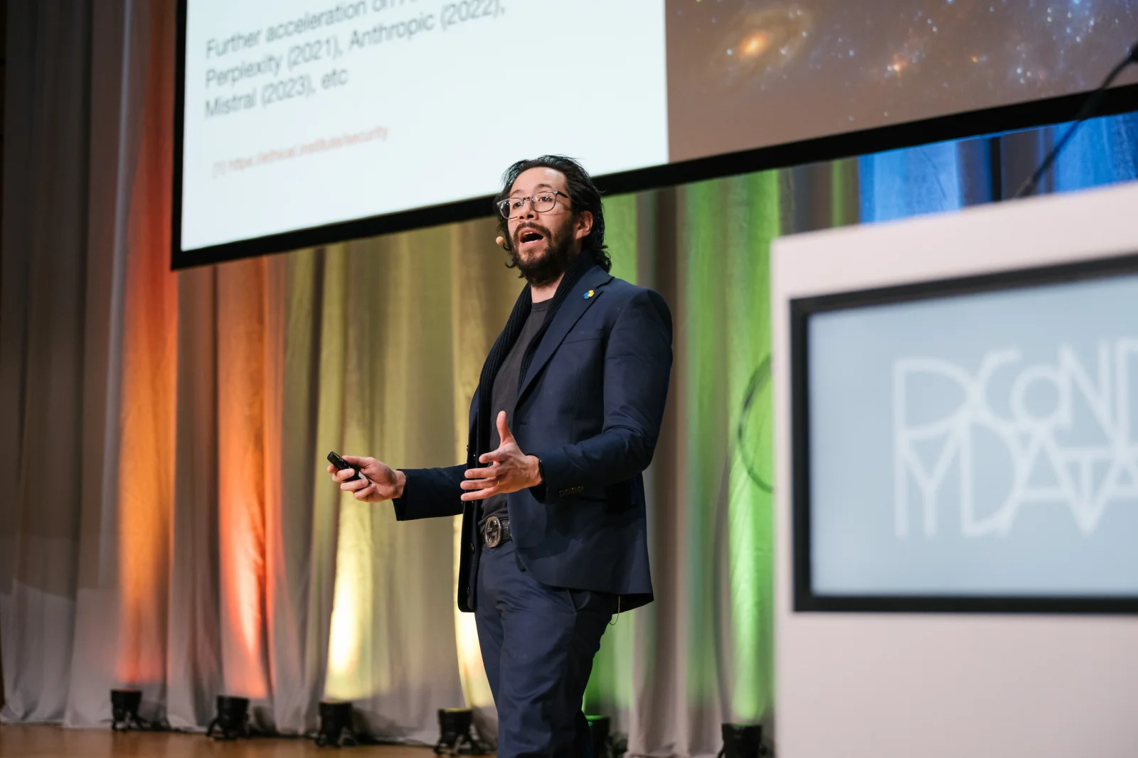 Alejandro Saucedo (Zalando) im Talk „Production ML across 2015–2035" auf der PyCon DE & PyData 2026, Darmstadt