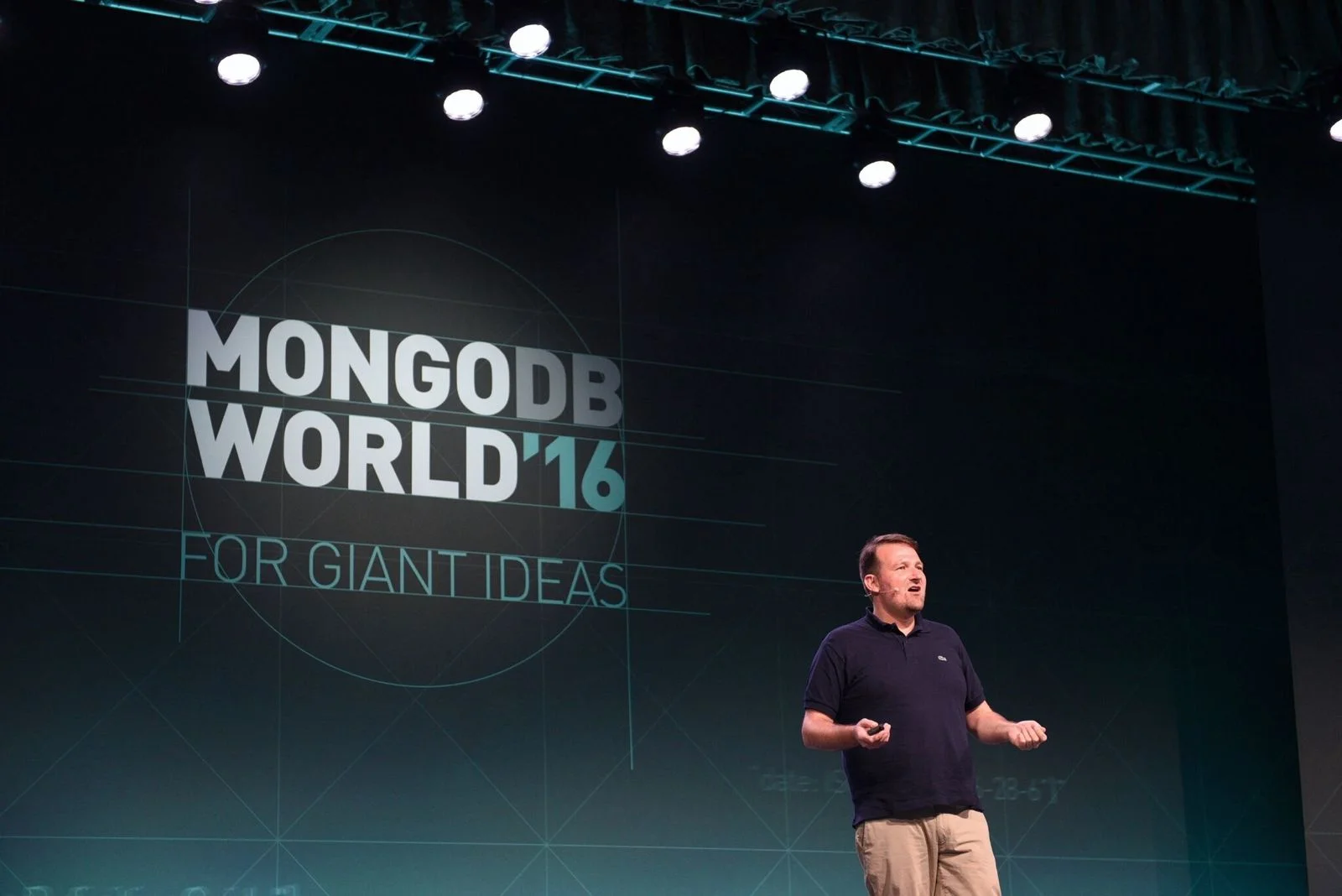 Alexander C.S. Hendorf als Keynote-Speaker bei der MongoDB World in New York City
