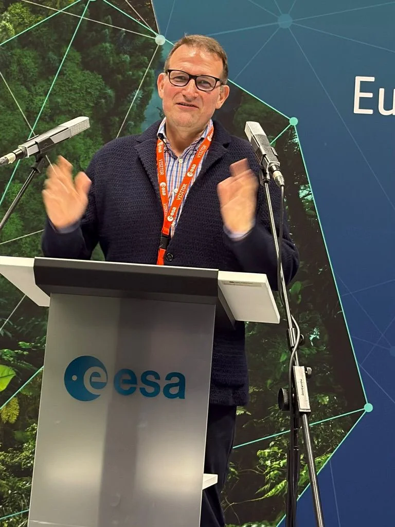 Alexander C.S. Hendorf spricht auf der Bühne der Europäischen Weltraumorganisation über Structured Automation with Agentic AI